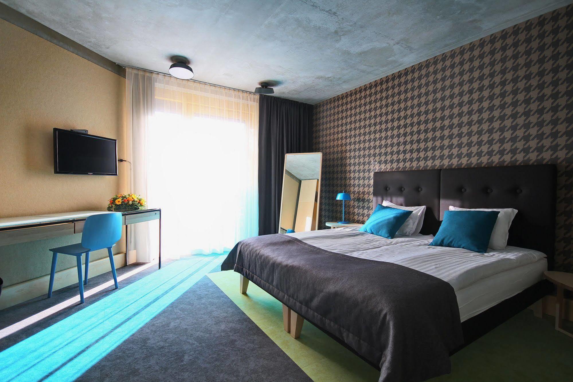 Kurshi & Hotel 4*