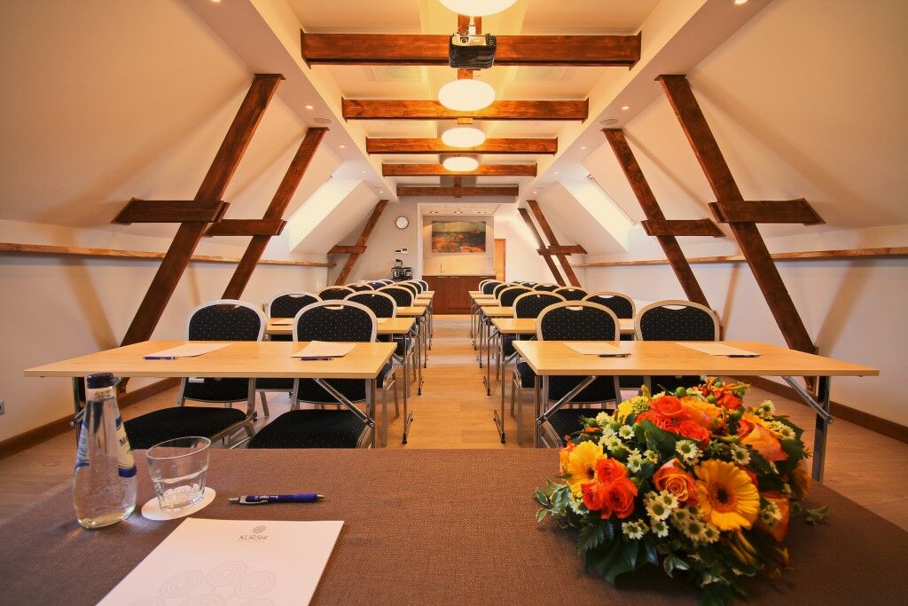 Hotel Kurshi &