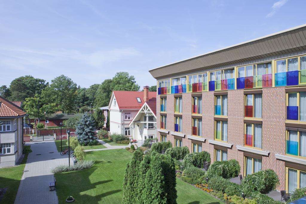 Kurshi & Hotel 4*